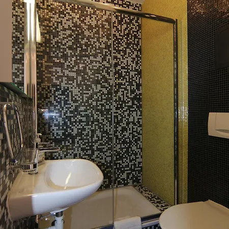 بيت شباب Kursaal - Adults Only